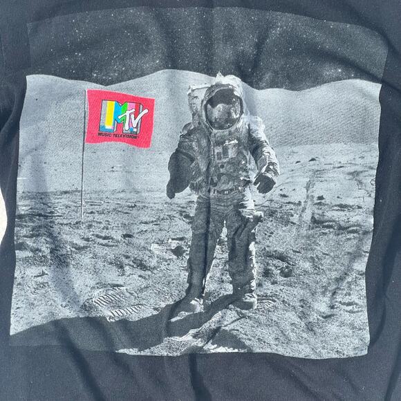 MTV Astronaut T-Shirt Flag Moon Black Graphic Top Size Small - Picture 3 of 7